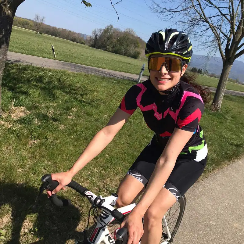 Shahrzad Mohammadi auf Rennrad Shahrzad Mohammadi auf Rennrad